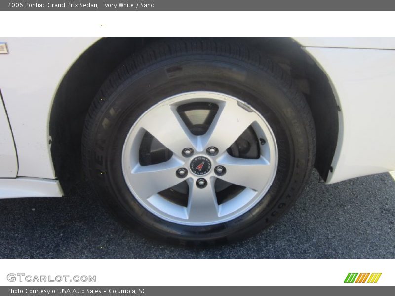 Ivory White / Sand 2006 Pontiac Grand Prix Sedan