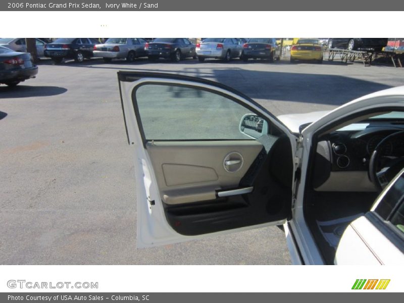 Ivory White / Sand 2006 Pontiac Grand Prix Sedan