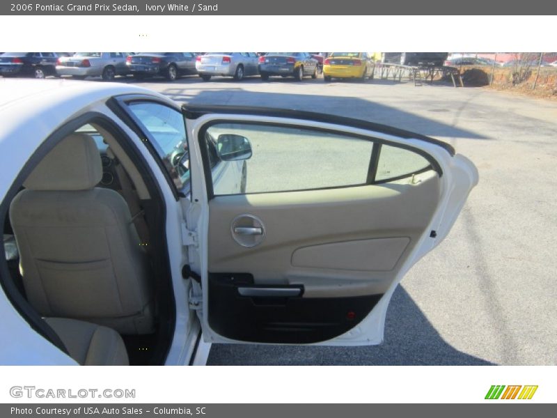 Ivory White / Sand 2006 Pontiac Grand Prix Sedan