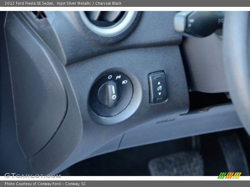 Ingot Silver Metallic / Charcoal Black 2012 Ford Fiesta SE Sedan