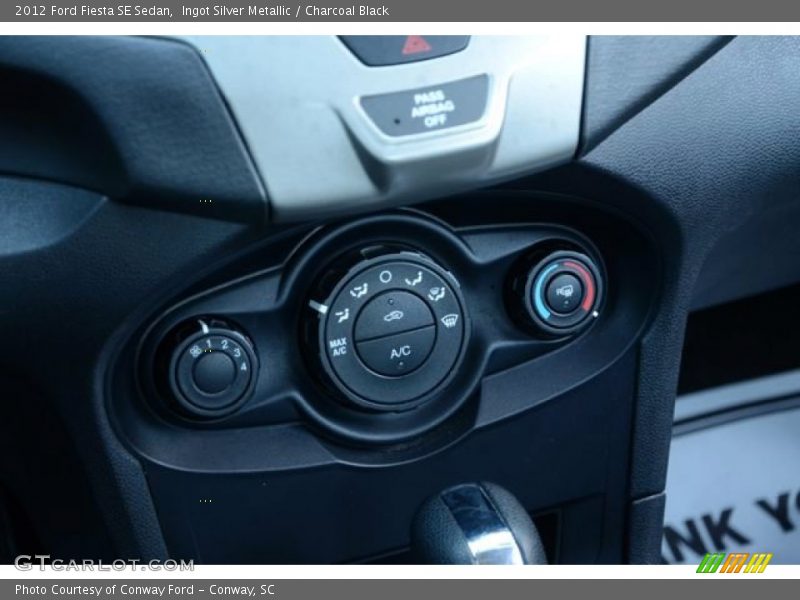 Ingot Silver Metallic / Charcoal Black 2012 Ford Fiesta SE Sedan