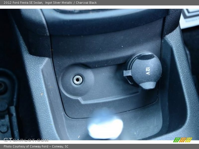 Ingot Silver Metallic / Charcoal Black 2012 Ford Fiesta SE Sedan