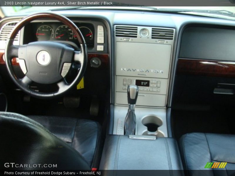 Silver Birch Metallic / Black 2003 Lincoln Navigator Luxury 4x4