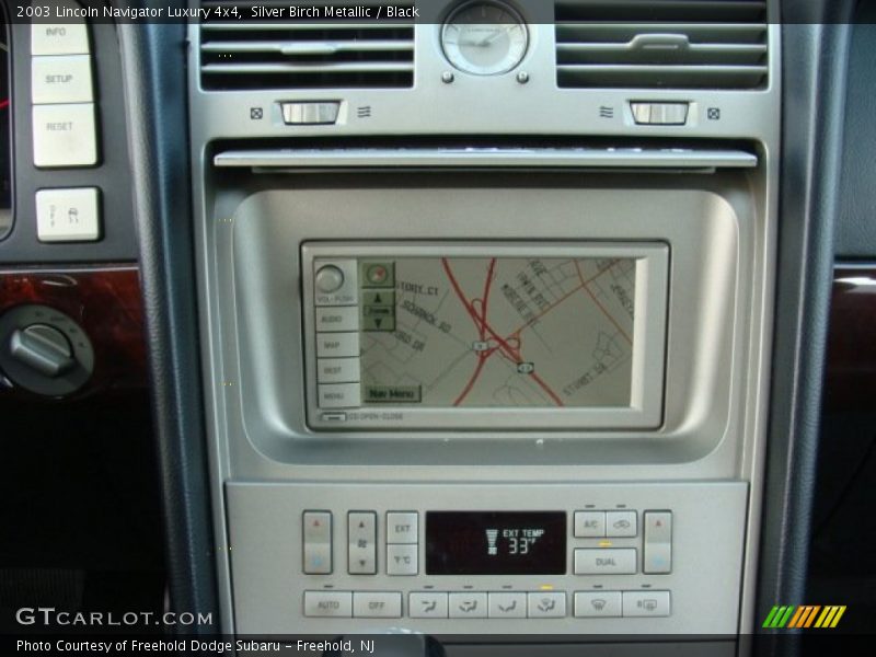 Silver Birch Metallic / Black 2003 Lincoln Navigator Luxury 4x4