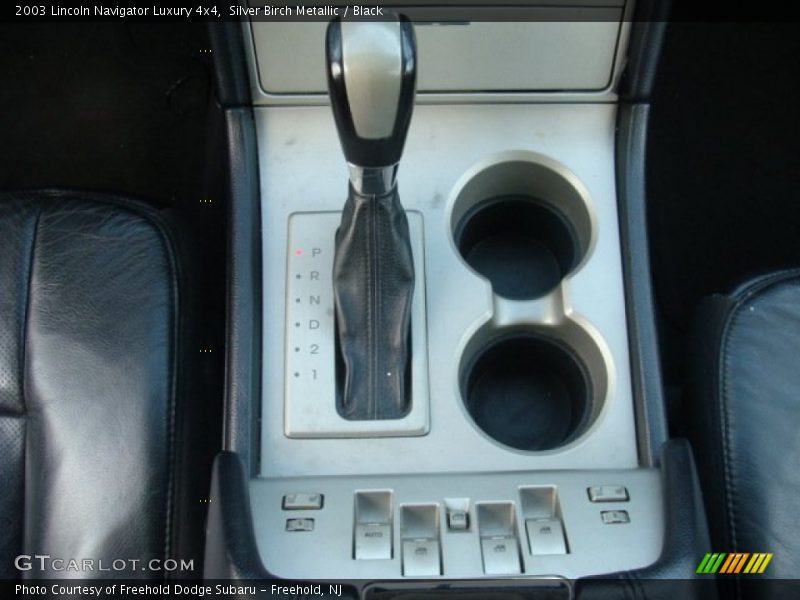 Silver Birch Metallic / Black 2003 Lincoln Navigator Luxury 4x4