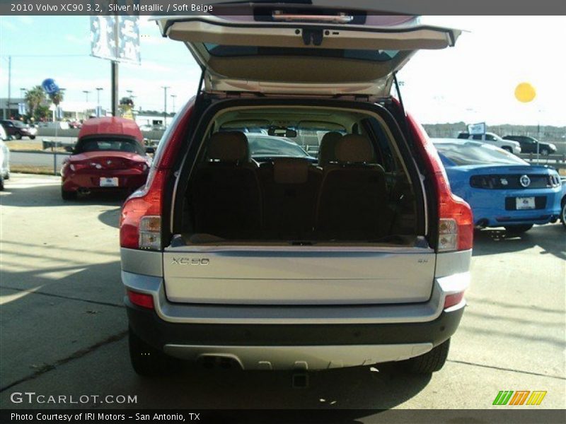 Silver Metallic / Soft Beige 2010 Volvo XC90 3.2