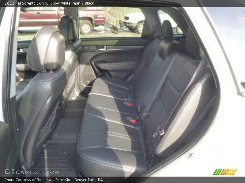Snow White Pearl / Black 2011 Kia Sorento SX V6