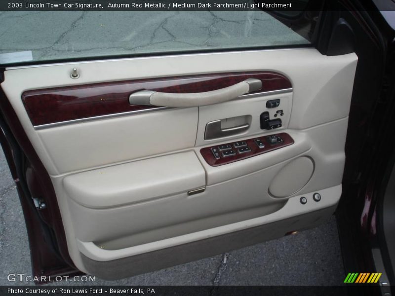 Autumn Red Metallic / Medium Dark Parchment/Light Parchment 2003 Lincoln Town Car Signature
