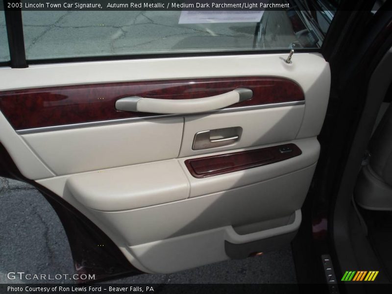 Autumn Red Metallic / Medium Dark Parchment/Light Parchment 2003 Lincoln Town Car Signature