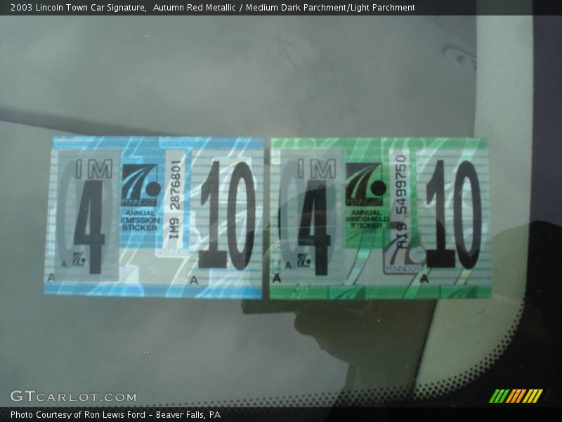 Autumn Red Metallic / Medium Dark Parchment/Light Parchment 2003 Lincoln Town Car Signature