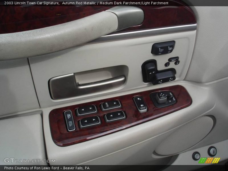 Autumn Red Metallic / Medium Dark Parchment/Light Parchment 2003 Lincoln Town Car Signature