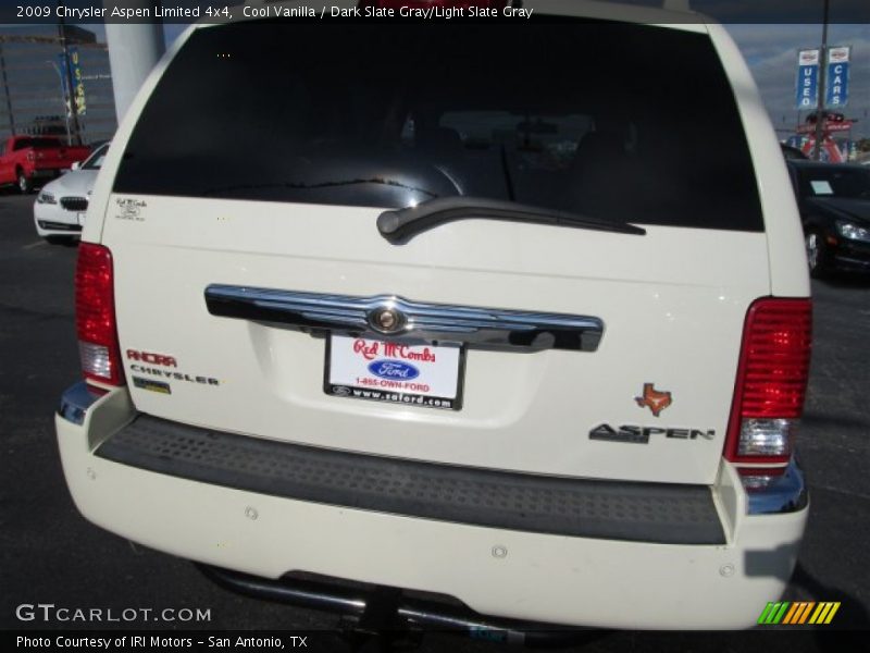 Cool Vanilla / Dark Slate Gray/Light Slate Gray 2009 Chrysler Aspen Limited 4x4