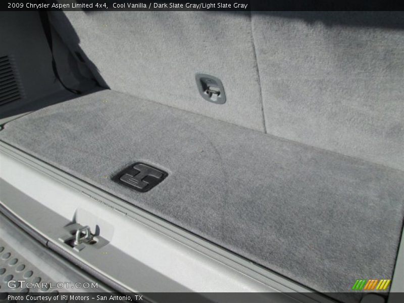 Cool Vanilla / Dark Slate Gray/Light Slate Gray 2009 Chrysler Aspen Limited 4x4