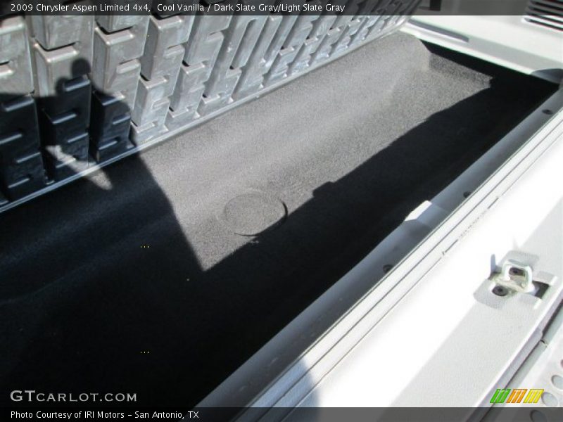 Cool Vanilla / Dark Slate Gray/Light Slate Gray 2009 Chrysler Aspen Limited 4x4