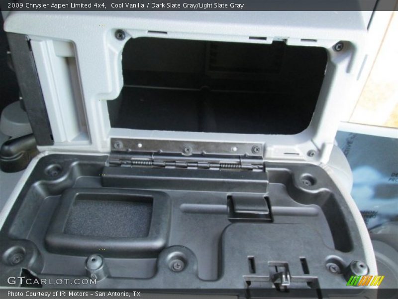 Cool Vanilla / Dark Slate Gray/Light Slate Gray 2009 Chrysler Aspen Limited 4x4