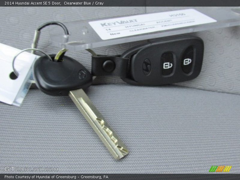 Clearwater Blue / Gray 2014 Hyundai Accent SE 5 Door