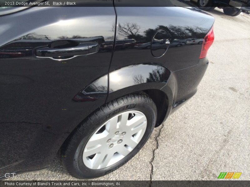 Black / Black 2013 Dodge Avenger SE