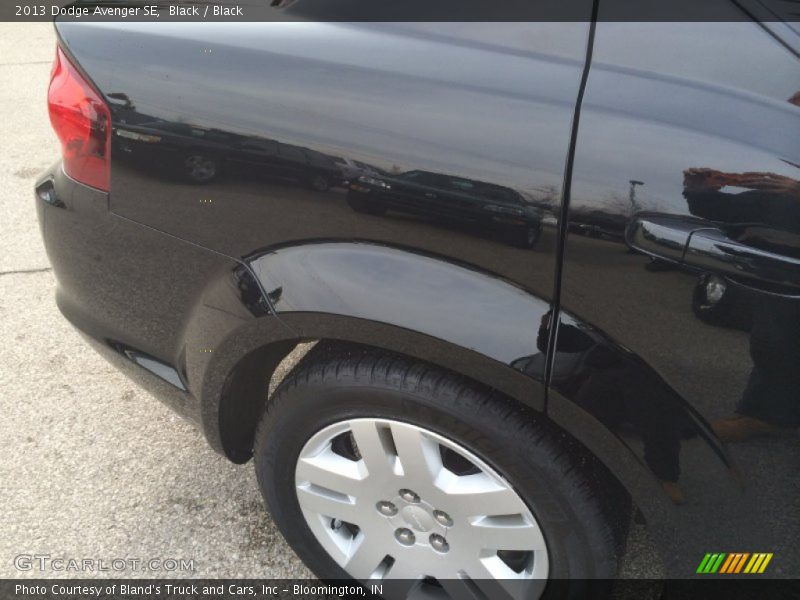 Black / Black 2013 Dodge Avenger SE