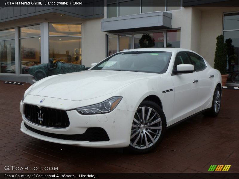 Front 3/4 View of 2014 Ghibli 