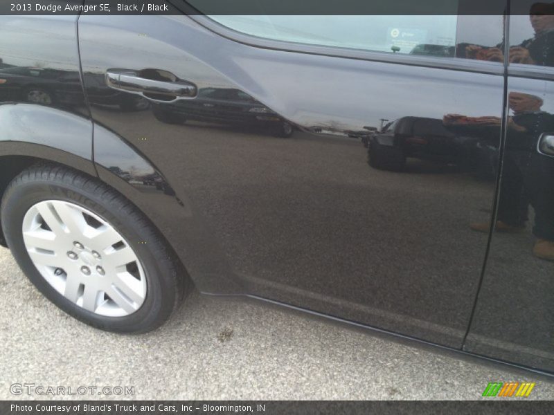 Black / Black 2013 Dodge Avenger SE