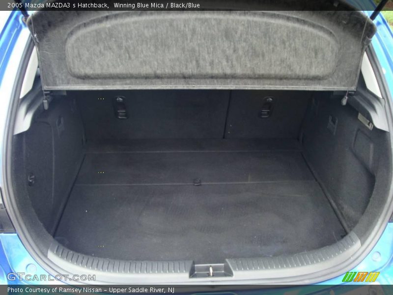 Winning Blue Mica / Black/Blue 2005 Mazda MAZDA3 s Hatchback