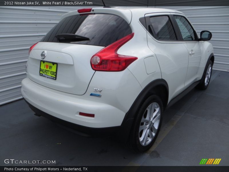 White Pearl / Black/Silver Trim 2012 Nissan Juke SV
