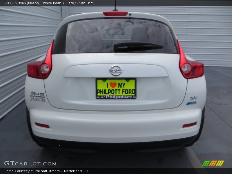White Pearl / Black/Silver Trim 2012 Nissan Juke SV