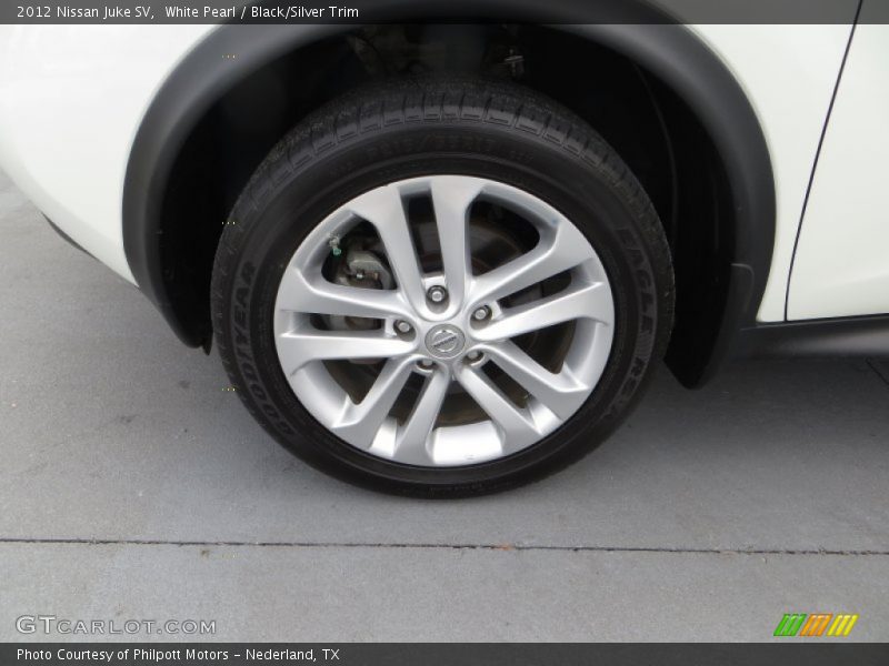 White Pearl / Black/Silver Trim 2012 Nissan Juke SV