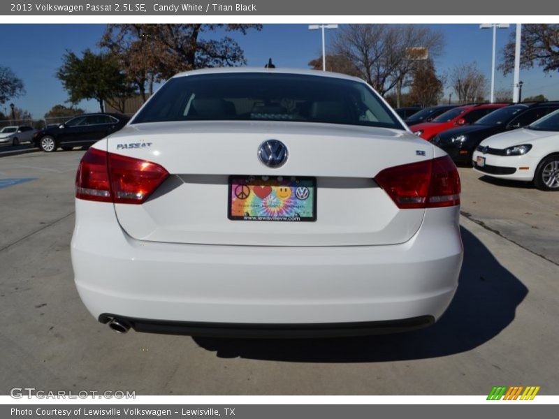 Candy White / Titan Black 2013 Volkswagen Passat 2.5L SE