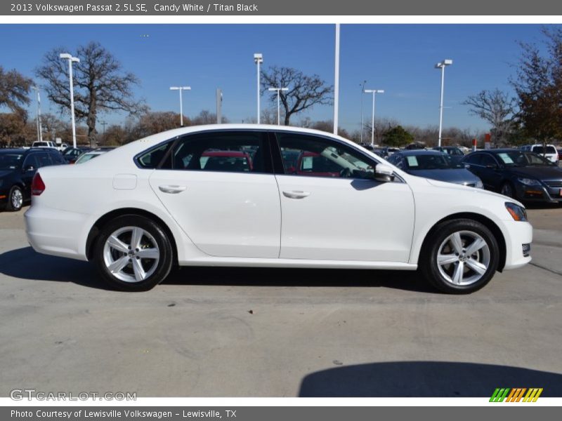 Candy White / Titan Black 2013 Volkswagen Passat 2.5L SE