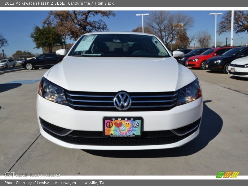 Candy White / Titan Black 2013 Volkswagen Passat 2.5L SE