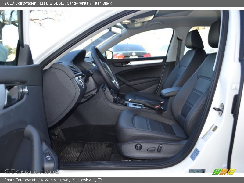 Candy White / Titan Black 2013 Volkswagen Passat 2.5L SE