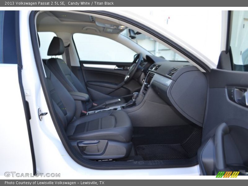 Candy White / Titan Black 2013 Volkswagen Passat 2.5L SE