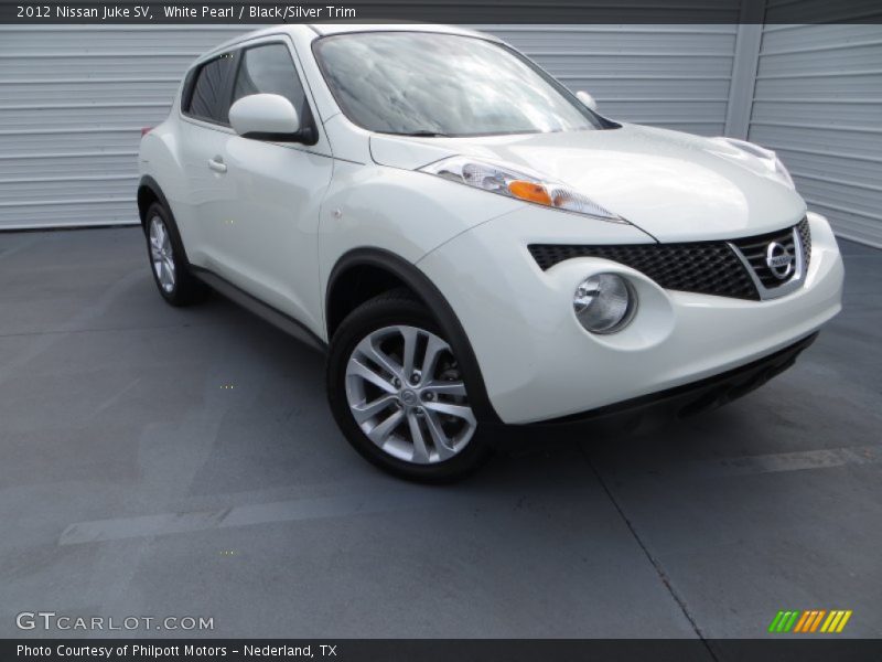 White Pearl / Black/Silver Trim 2012 Nissan Juke SV