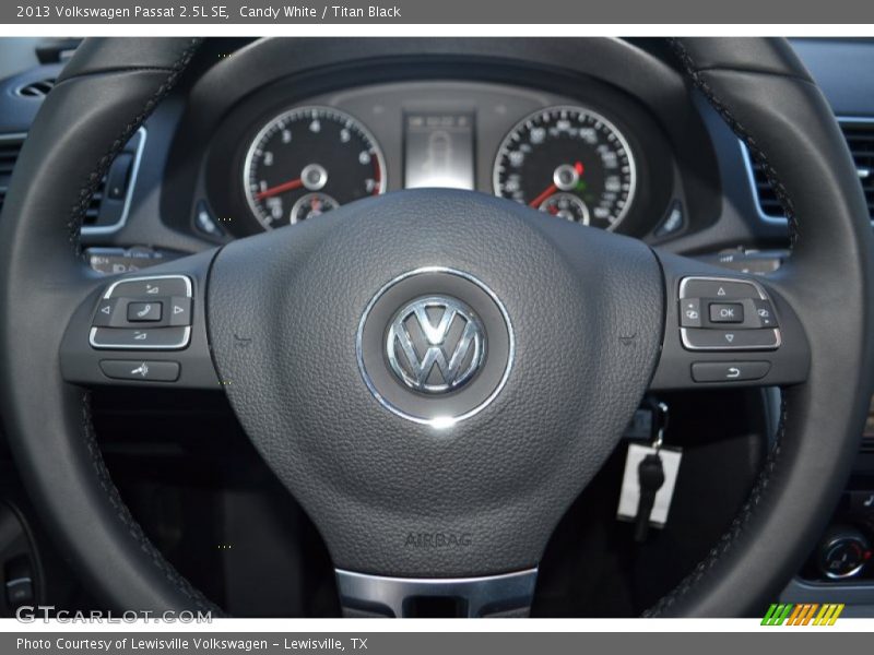 Candy White / Titan Black 2013 Volkswagen Passat 2.5L SE