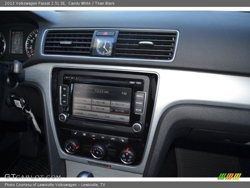 Candy White / Titan Black 2013 Volkswagen Passat 2.5L SE