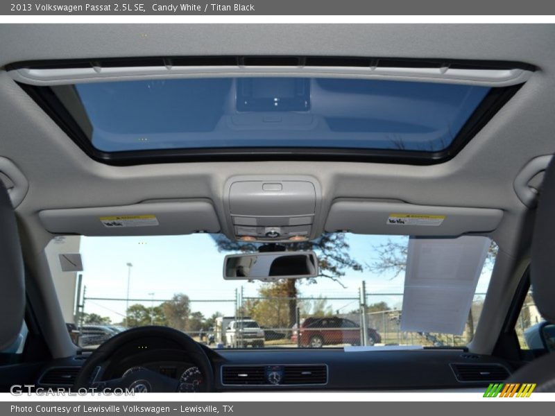 Candy White / Titan Black 2013 Volkswagen Passat 2.5L SE