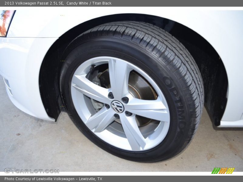 Candy White / Titan Black 2013 Volkswagen Passat 2.5L SE