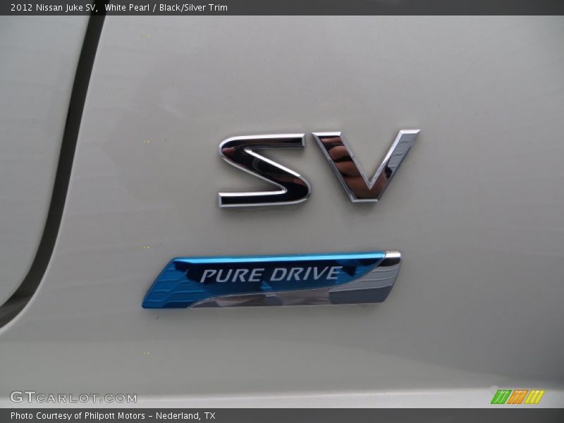 White Pearl / Black/Silver Trim 2012 Nissan Juke SV