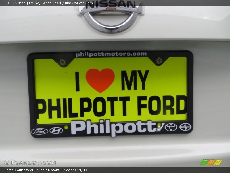 White Pearl / Black/Silver Trim 2012 Nissan Juke SV