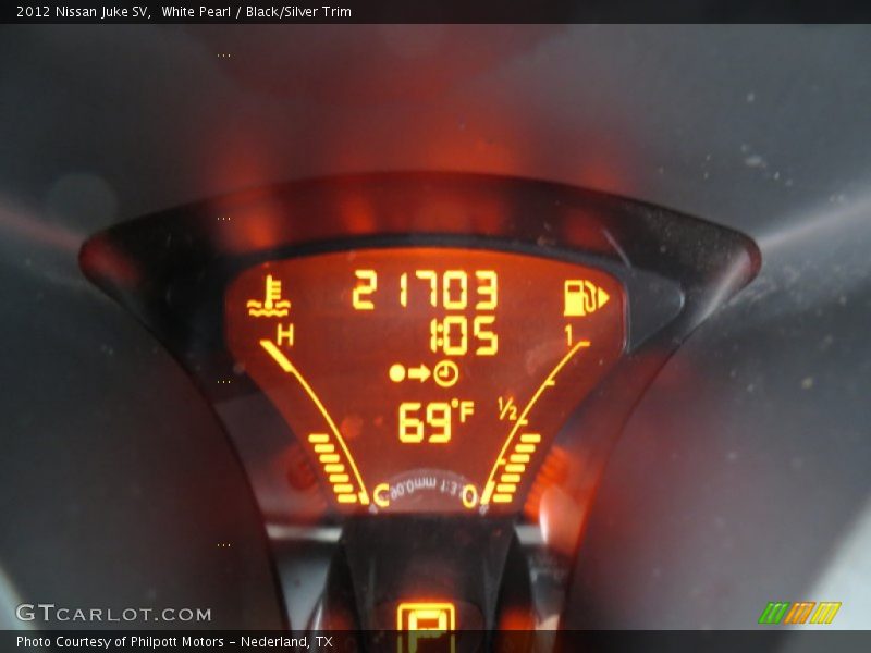 White Pearl / Black/Silver Trim 2012 Nissan Juke SV