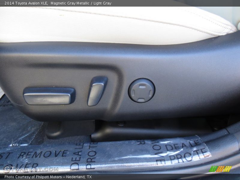 Magnetic Gray Metallic / Light Gray 2014 Toyota Avalon XLE
