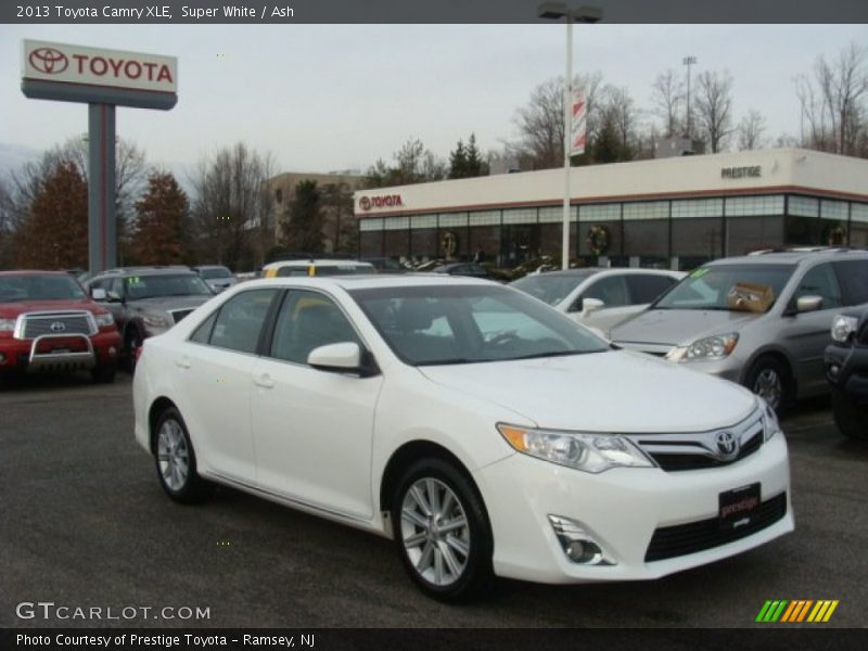 Super White / Ash 2013 Toyota Camry XLE