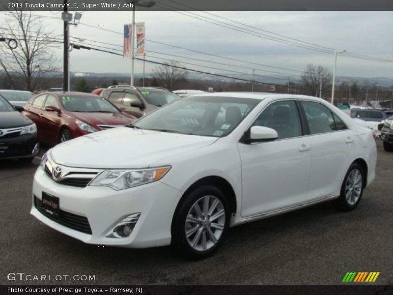 Super White / Ash 2013 Toyota Camry XLE