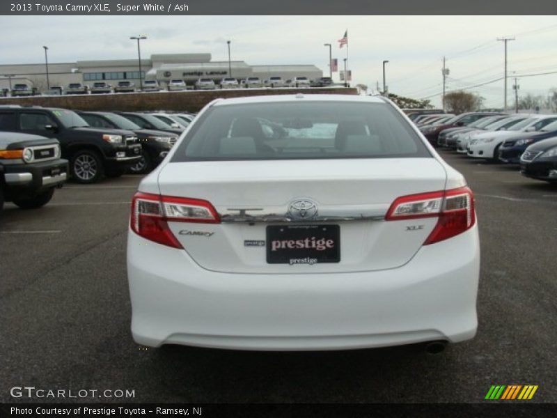 Super White / Ash 2013 Toyota Camry XLE