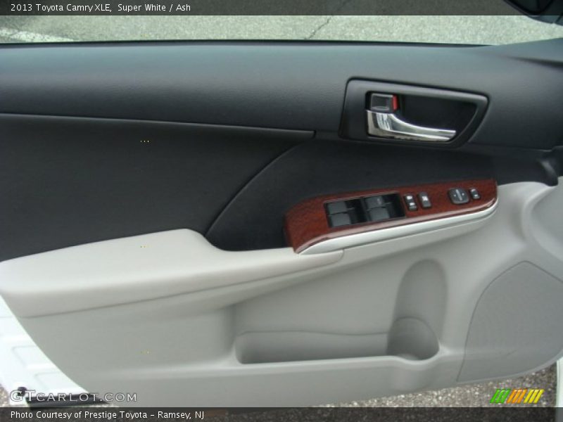 Super White / Ash 2013 Toyota Camry XLE