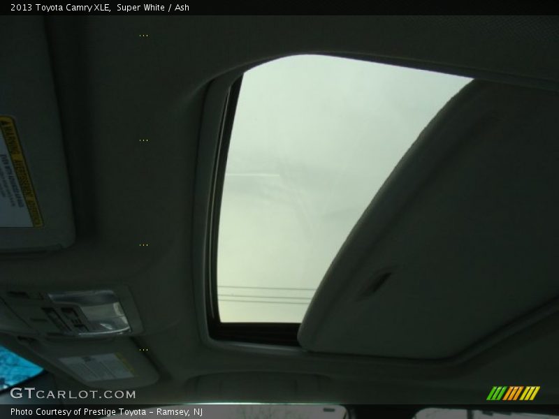 Super White / Ash 2013 Toyota Camry XLE