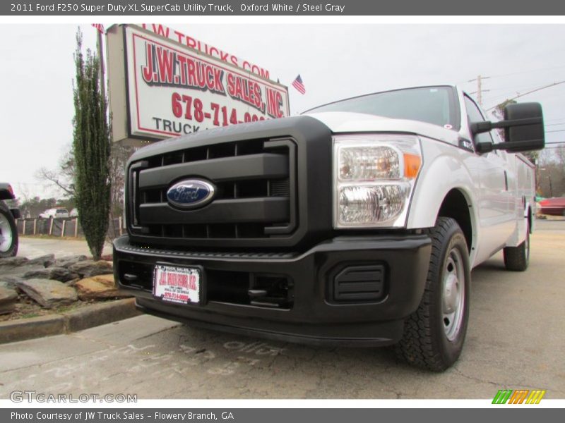 Oxford White / Steel Gray 2011 Ford F250 Super Duty XL SuperCab Utility Truck