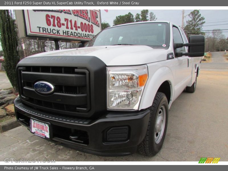 Oxford White / Steel Gray 2011 Ford F250 Super Duty XL SuperCab Utility Truck