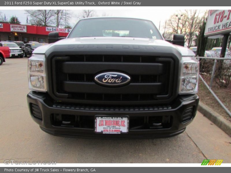 Oxford White / Steel Gray 2011 Ford F250 Super Duty XL SuperCab Utility Truck
